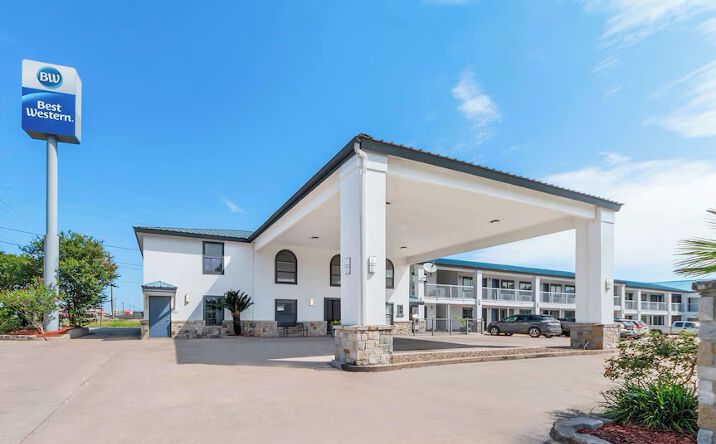 Pictures of Hospitality property located at 208 Nueces St, George West, TX 78022 for sales - image #1