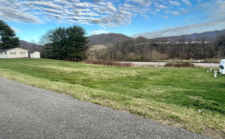Pictures of Land, Multifamily property located at TBD Cody Street, North Tazewell, VA 24630 for sales - image #1