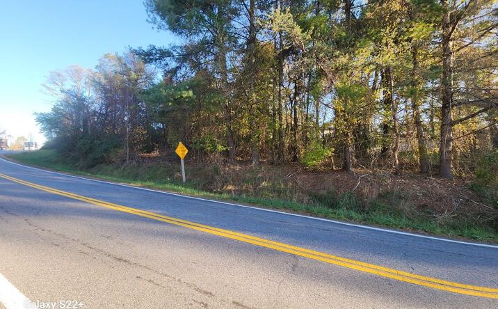 Pictures of Land, Multifamily property located at 5.57 ac N Main St., Hillsville, VA 24343 for sales - image #1