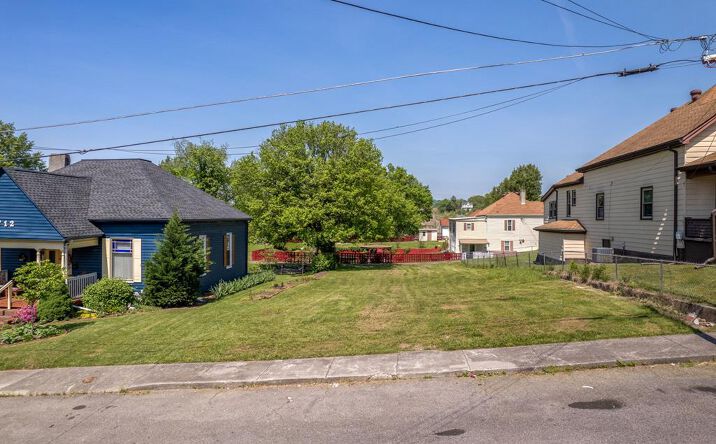 Pictures of Land, Multifamily property located at 716 Goodson Street, Bristol, VA 24201 for sales - image #1