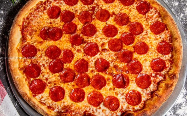 Pictures of Retail property located at Palm Beach Area Pizzeria, North Palm Beach, FL 33408 for sales - image #1