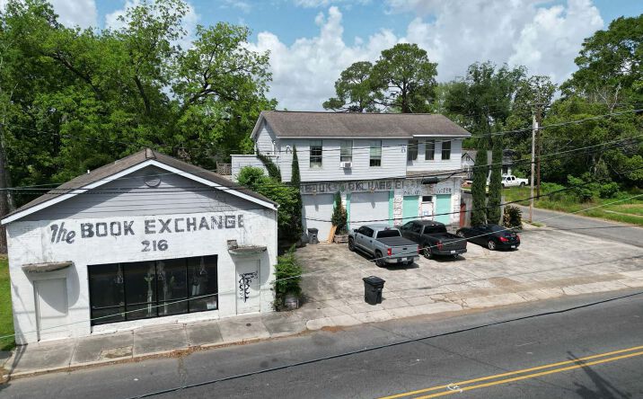 Pictures of Retail property located at 216 S 19th St, Baton Rouge, LA 70802 for sales - image #1