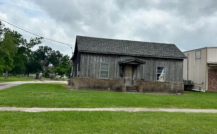 Pictures of Office property located at 335 W College St, Lake Charles, LA 70605 for sales - image #1