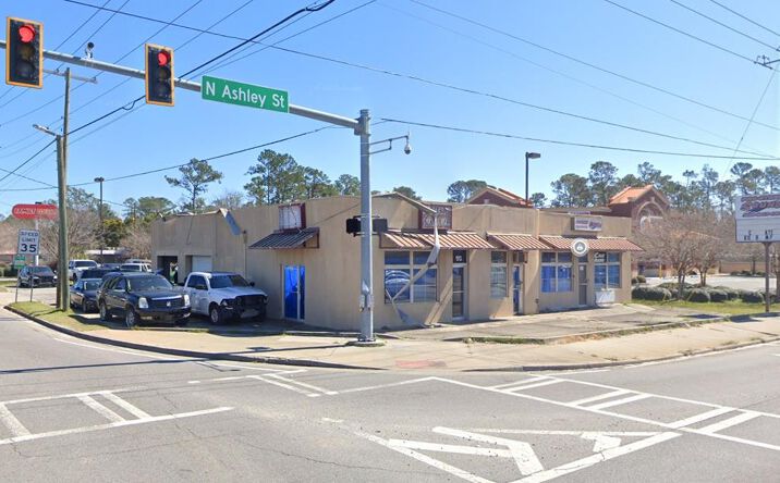 Pictures of Retail property located at 1911 N Ashley St, Valdosta, GA 31602 for sales - image #1
