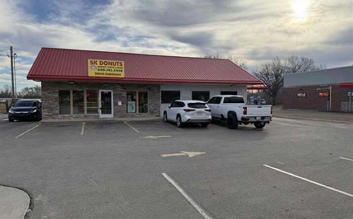 Pictures of Retail property located at 1520 N Summit, Arkansas City, KS 67005 for sales - image #1