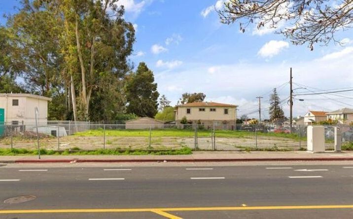 Pictures of Land property located at 7701 Bancroft Ave, Oakland, CA 94605 for sales - image #1