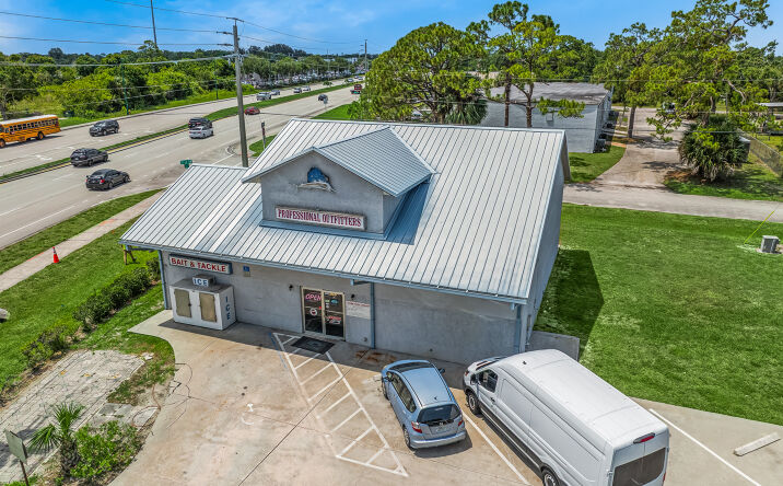 Pictures of Retail property located at 1204 US-1, Vero Beach, FL 32962 for sales - image #1