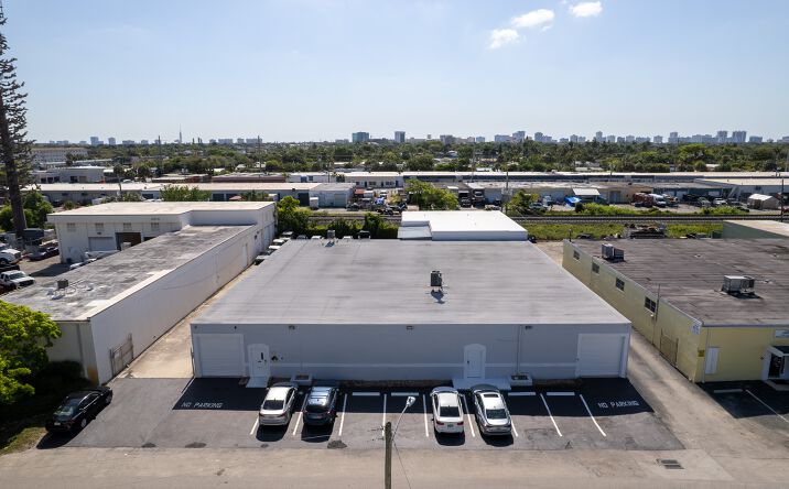 Pictures of Industrial property located at 4900 NE 11 Avenue, Oakland Park, FL 33334 for sales - image #1