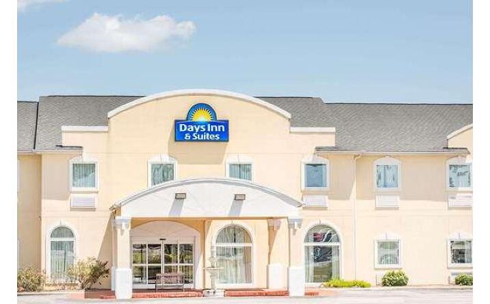 Pictures of Hospitality property located at 108 Alice Cir, Swainsboro, GA 30401 for sales - image #1