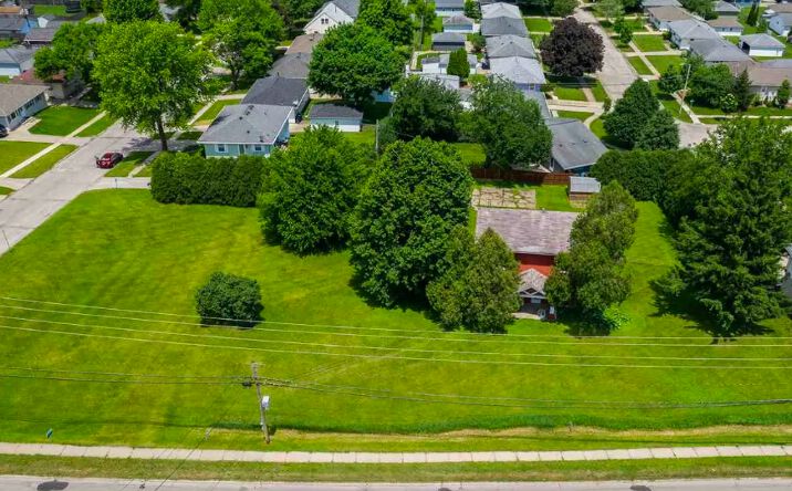 Pictures of Land, Mixed Use, Multifamily property located at 3010 Johnson Ave NW, Cedar Rapids, IA 52405 for sales - image #1