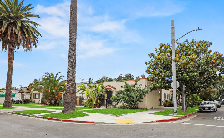Pictures of Multifamily property located at 3836 S Gramercy Pl, Los Angeles, CA 90062 for sales - image #1