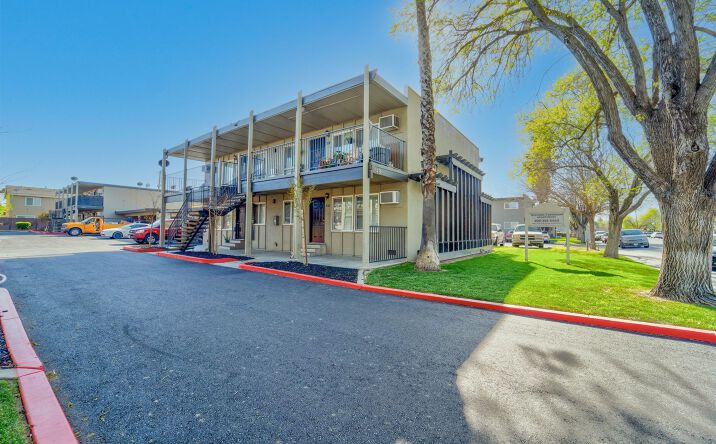 Pictures of Multifamily property located at 133 W I St, Los Banos, CA 93635 for sales - image #1