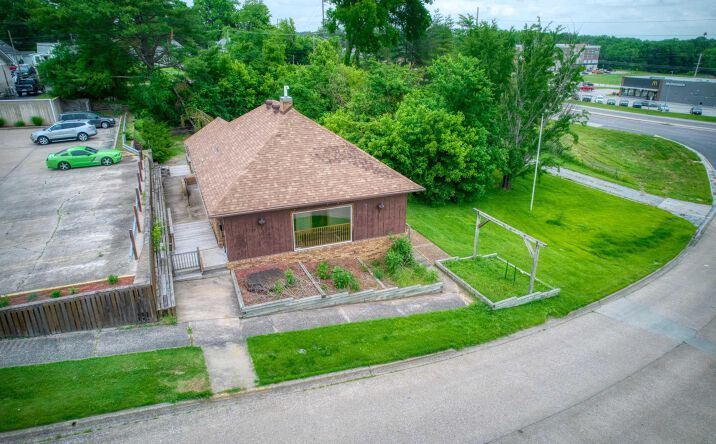 Pictures of Office property located at 330 North Street, Murphysboro, IL 62966 for sales - image #1