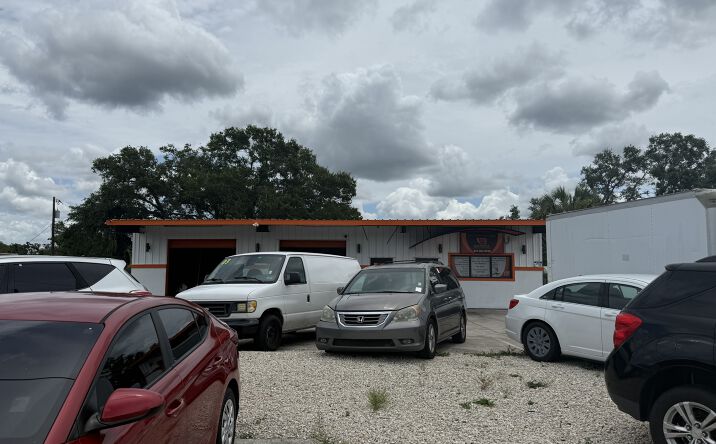 Pictures of Retail property located at 3000 N Washington Blvd, Sarasota, FL 34234 for sales - image #1