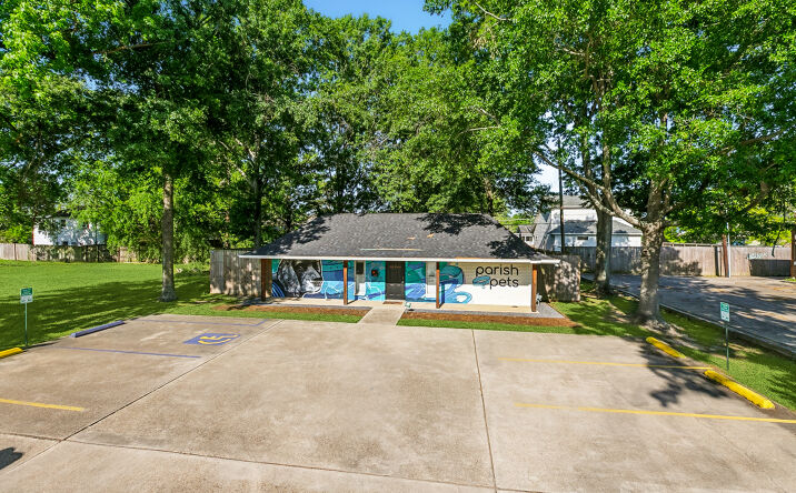 Pictures of Mixed Use, Office, Retail property located at 548 South Foster Drive, Baton Rouge, LA 70806 for sales - image #1