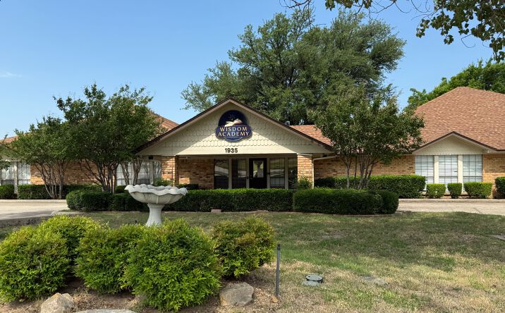 Pictures of Industrial, Office, Retail property located at 1935 Old Denton Rd, Carrollton, TX 75006 for sales - image #1