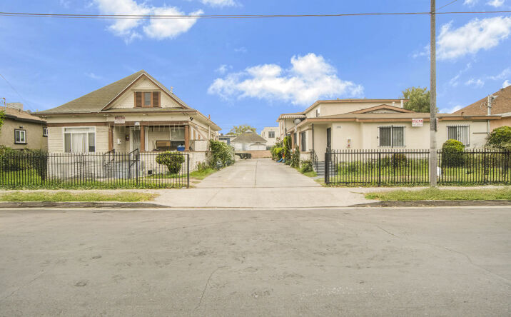 Pictures of Multifamily property located at 886 E 43rd Pl, Los Angeles, CA 90011 for sales - image #1