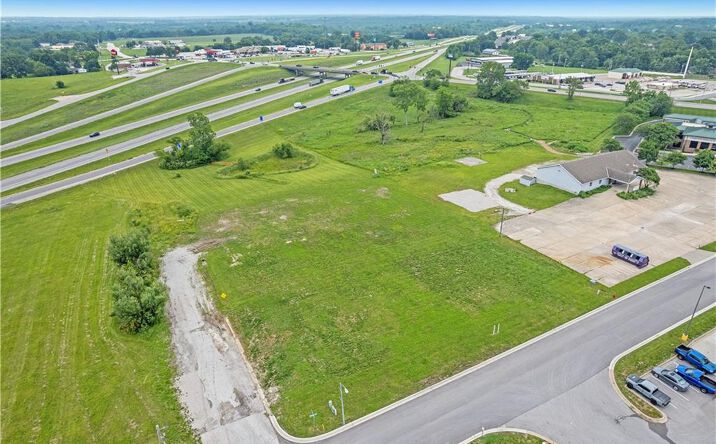 Pictures of Retail property located at 600 Schug Avenue, Peculiar, MO 64078 for sales - image #1