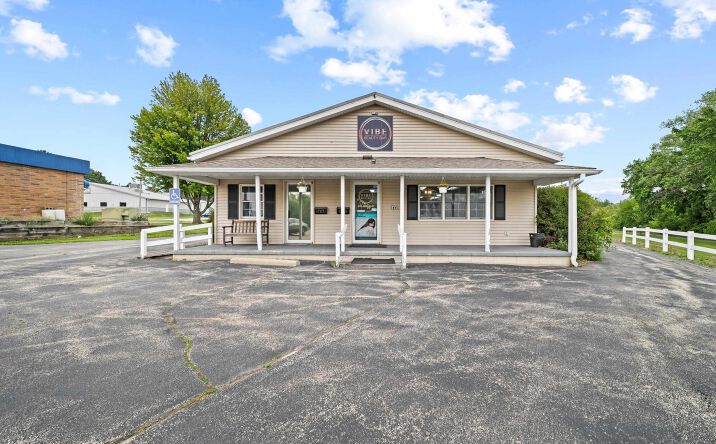 Pictures of Office, Retail property located at 1703 10TH Avenue, Fulton, IL 61252 for sales - image #1