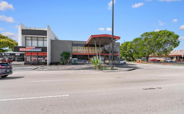 Pictures of Retail property located at 1500 E Commercial Blvd, Oakland Park, FL 33334 for sales - image #1
