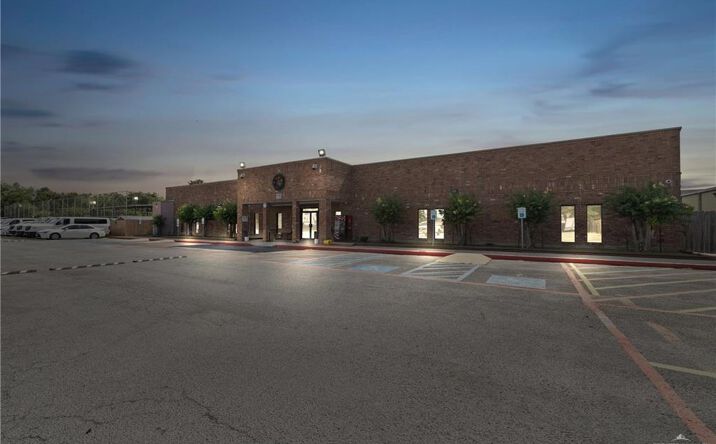 Pictures of Office property located at 1110 S Airport Drive, Weslaco, TX 78596 for sales - image #1