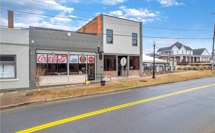 Pictures of Business for Sale, Retail property located at 71 State Street, Commerce, GA 30529 for sales - image #1