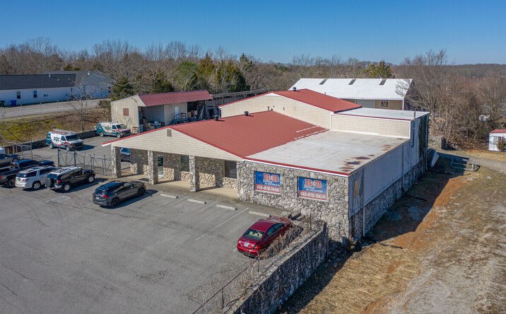 Pictures of Office, Retail property located at 3327 US-31W, White House, TN 37188 for sales - image #1