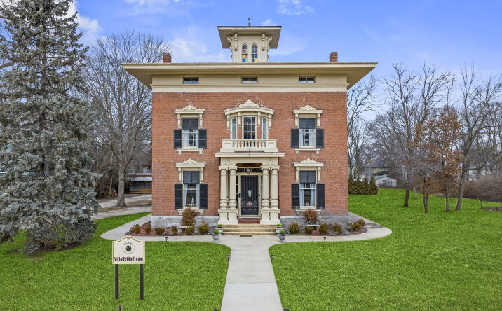 Pictures of Hospitality property located at 876 W State St, Jacksonville, IL 62650 for sales - image #1