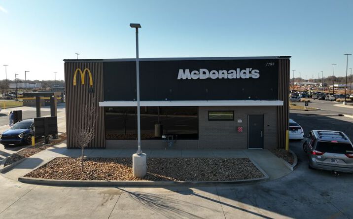 Pictures of Retail property located at 2288 Trenton Rd, Clarksville, TN 37040 for sales - image #1