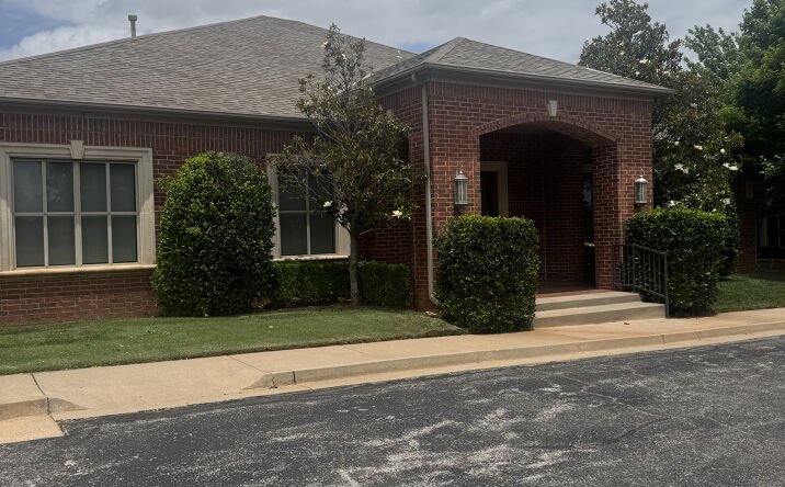 image of property at 7005 N ROBINSON AVE Oklahoma City OK 73116-9044
