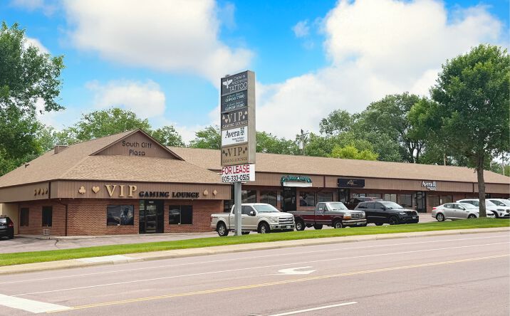 Pictures of Office, Retail property located at 1020 S Cliff Ave, Sioux Falls, SD 57104 for sales - image #1