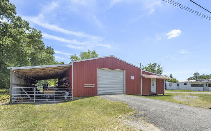 Pictures of Office property located at 2781 Jefferson Street, Wausau, FL 32463 for sales - image #1