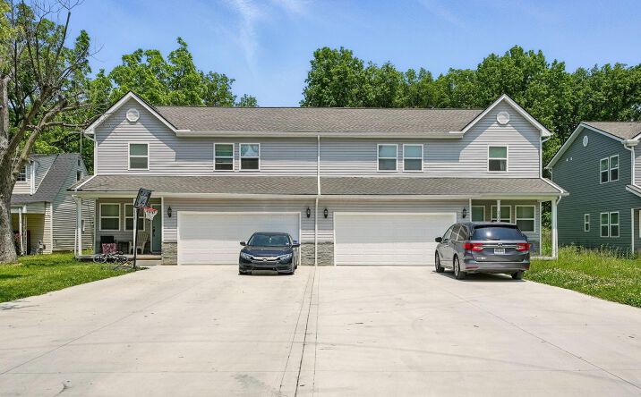 Pictures of Multifamily property located at 2558-2564 Clybourne Road, Columbus, OH 43231 for sales - image #1