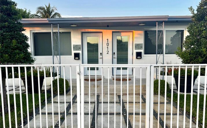 Pictures of Multifamily property located at 1012 SW 3rd Ave, Hallandale Beach, FL 33009 for sales - image #1