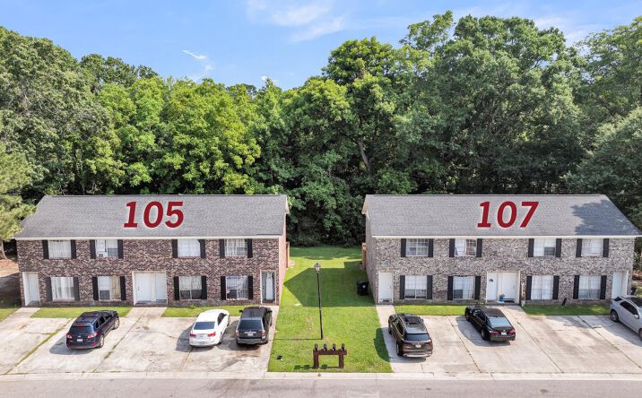 Pictures of Multifamily property located at 105/107 Magwood Drive, Summerville, SC 29485 for sales - image #1
