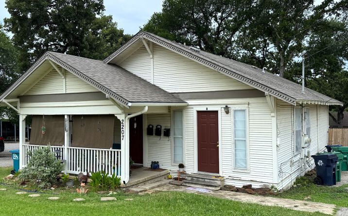 Pictures of Multifamily property located at 2207 N Elm St, Denton, TX 76201 for sales - image #1