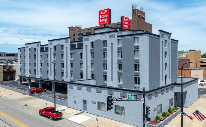 Pictures of Hospitality property located at 226 W 5th St, Waterloo, IA 50701 for sales - image #1