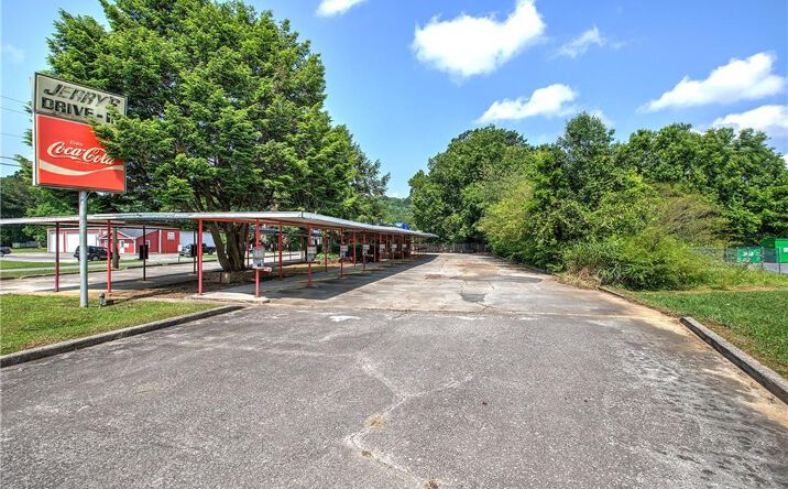 Pictures of Retail property located at 676 Highway 114, Summerville, GA 30747 for sales - image #1
