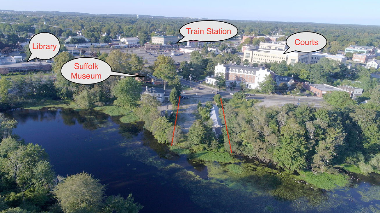 305 W Main St, Riverhead, NY 11901