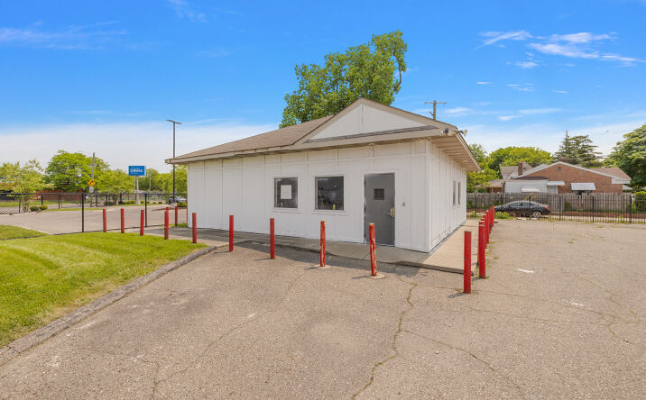 Pictures of Retail property located at 11600 Kelly Rd, Detroit, MI 48224 for sales - image #1
