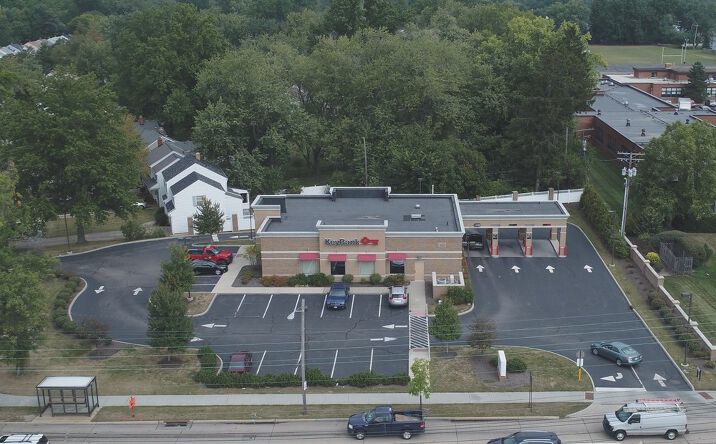 Pictures of Retail property located at 5637 Mayfield Rd, Lyndhurst, OH 44124 for sales - image #1