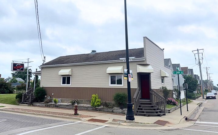 Pictures of Retail property located at 2364 Washington St, Dubuque, IA 52001 for sales - image #1