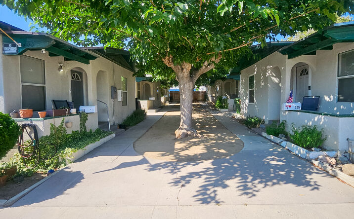 Pictures of Multifamily property located at 305 Warren St, Taft, CA 93268 for sales - image #1