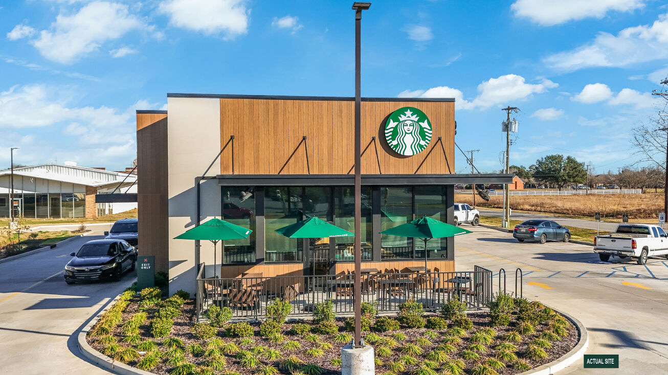 Pictures of Retail property located at 2207 Veterans Memorial Dr, Abbeville, LA 70510 for sales - image #1