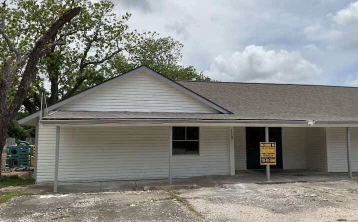 Pictures of Retail, Office, Mixed Use property located at 110 McKibben Ln, League City, TX 77573 for sales - image #1