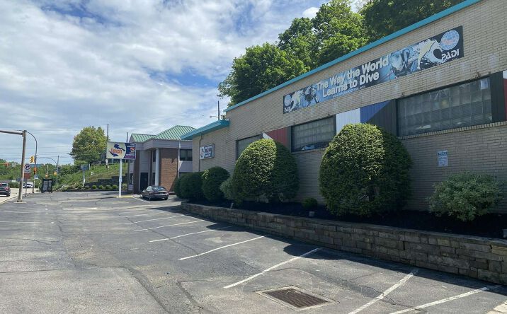 Pictures of Retail, Office, Industrial property located at 2905 Banksville Rd, Pittsburgh, PA 15216 for sales - image #1