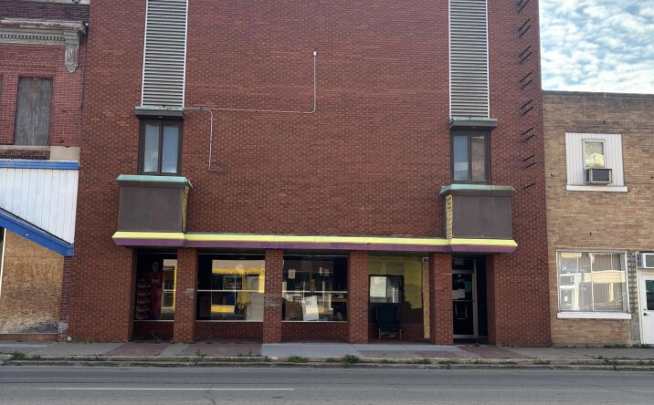 Pictures of Retail property located at 306 - 308 S 2ND Street, Clinton, IA 52732 for sales - image #1