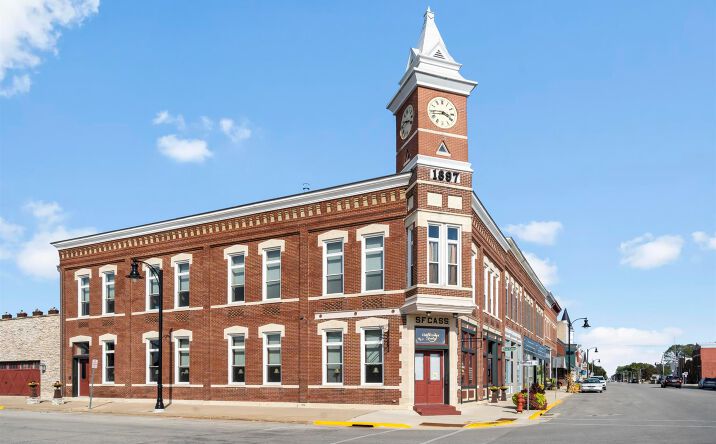 image of property at 118 W 1ST ST Sumner IA 50674-1141