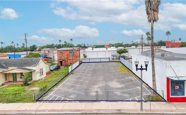 Pictures of Land property located at 412 S 17th Street, McAllen, TX 78501 for sales - image #1