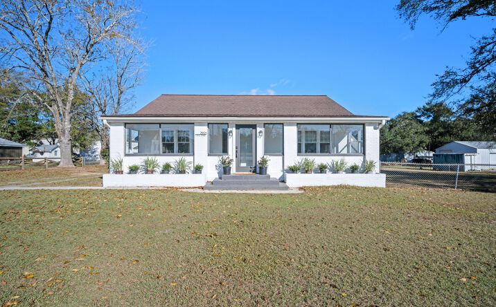 Pictures of Mixed Use, Office, Retail property located at 25121, Elberta, AL 36530 for sales - image #1